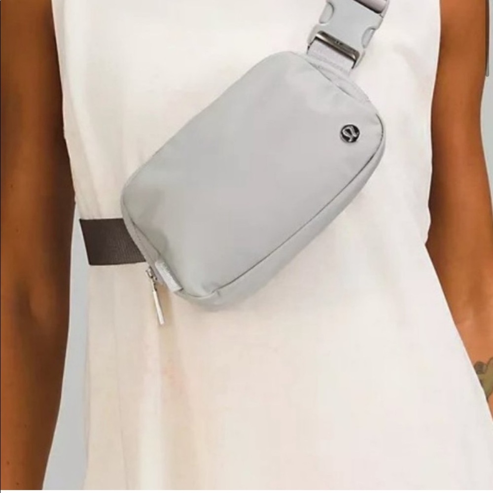Lululemon Large everywhere belt bag - Picture 3 of 7